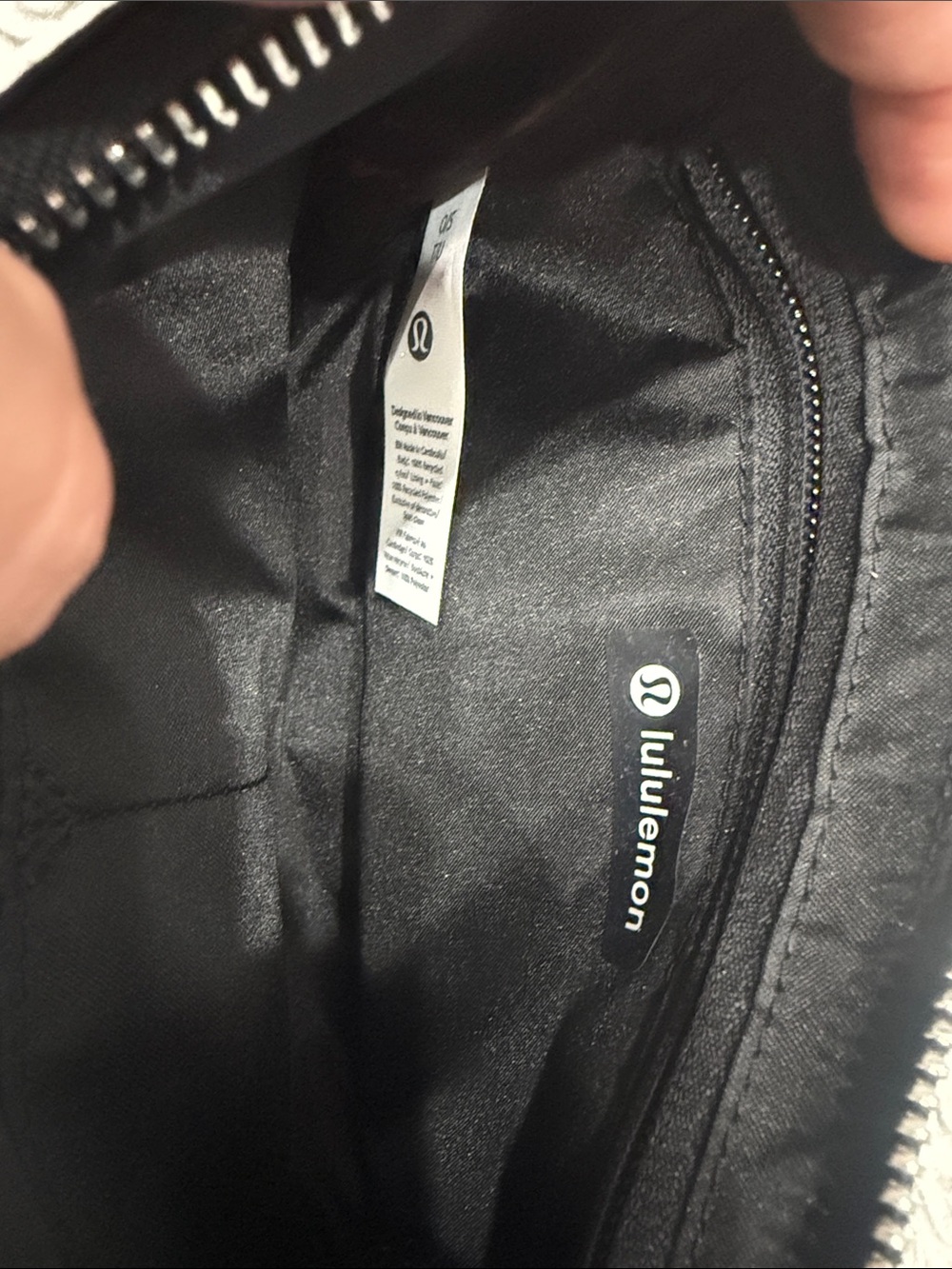 Lululemon city essentials black purse - Picture 8 of 8